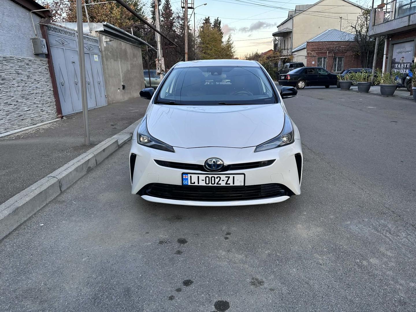 Toyota Prius 2019 — photo 2