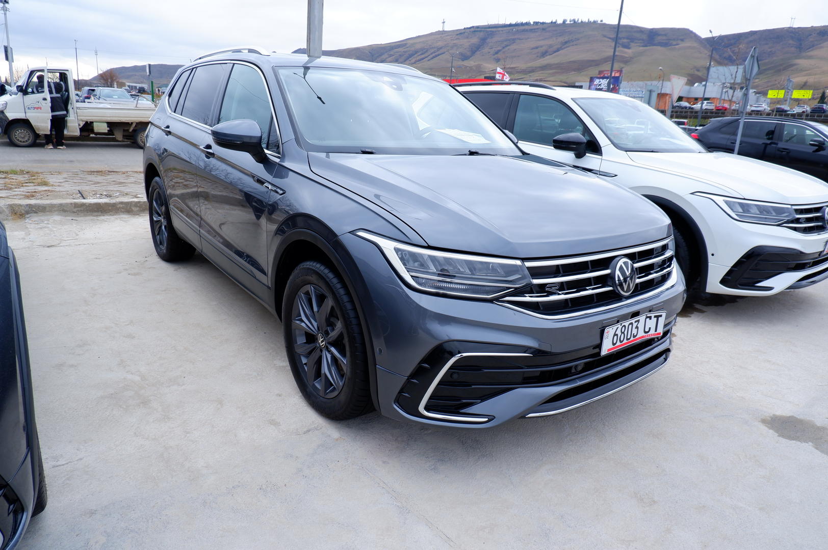 Volkswagen Tiguan 2022 — photo 2