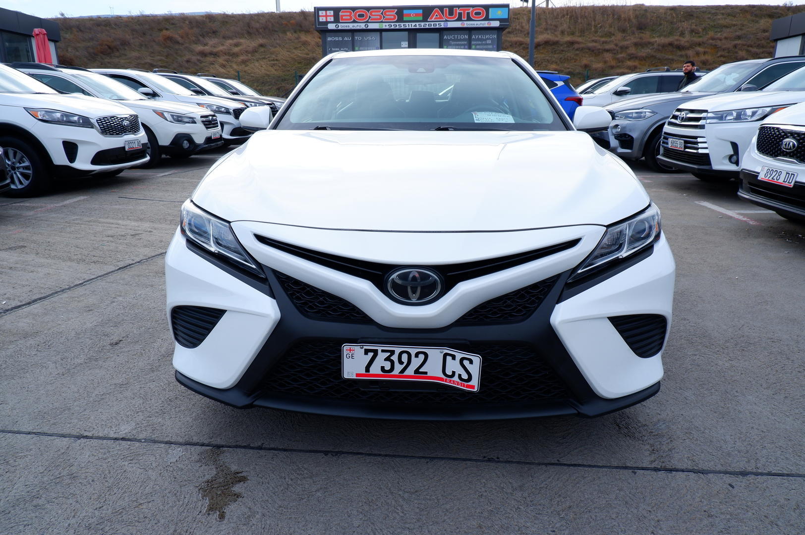 Toyota Camry 2018 — photo 2