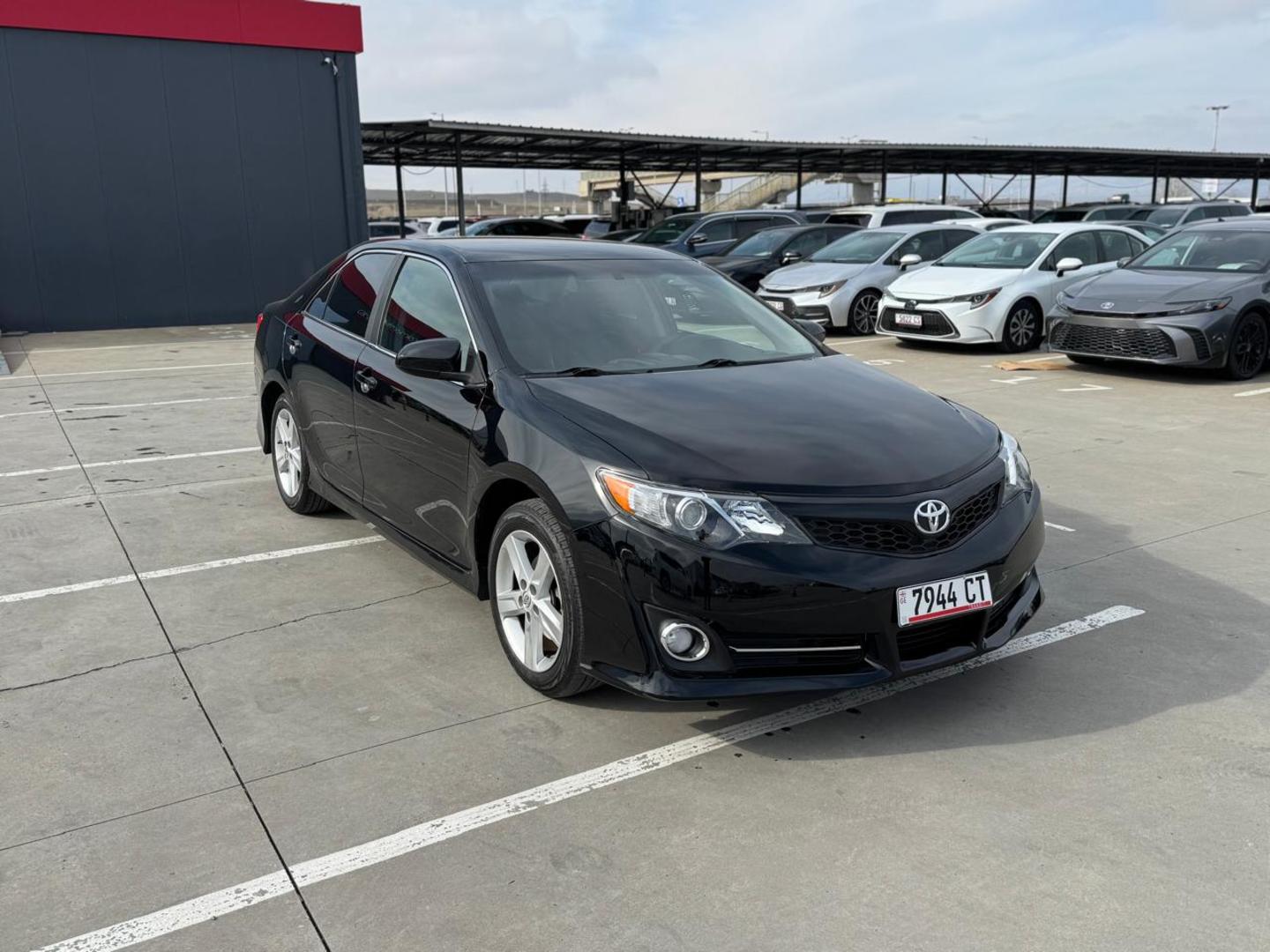 Toyota Camry 2014 — photo 2