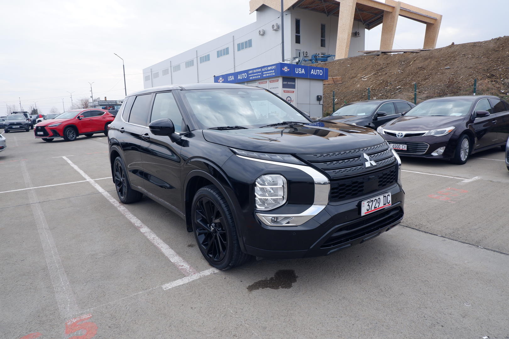 Mitsubishi Outlander 2023 — photo 2