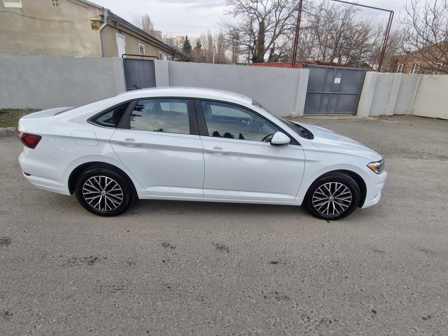 Volkswagen Jetta 2021 — photo 2