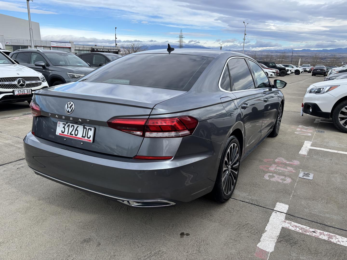 Volkswagen Passat 2021 — photo 2