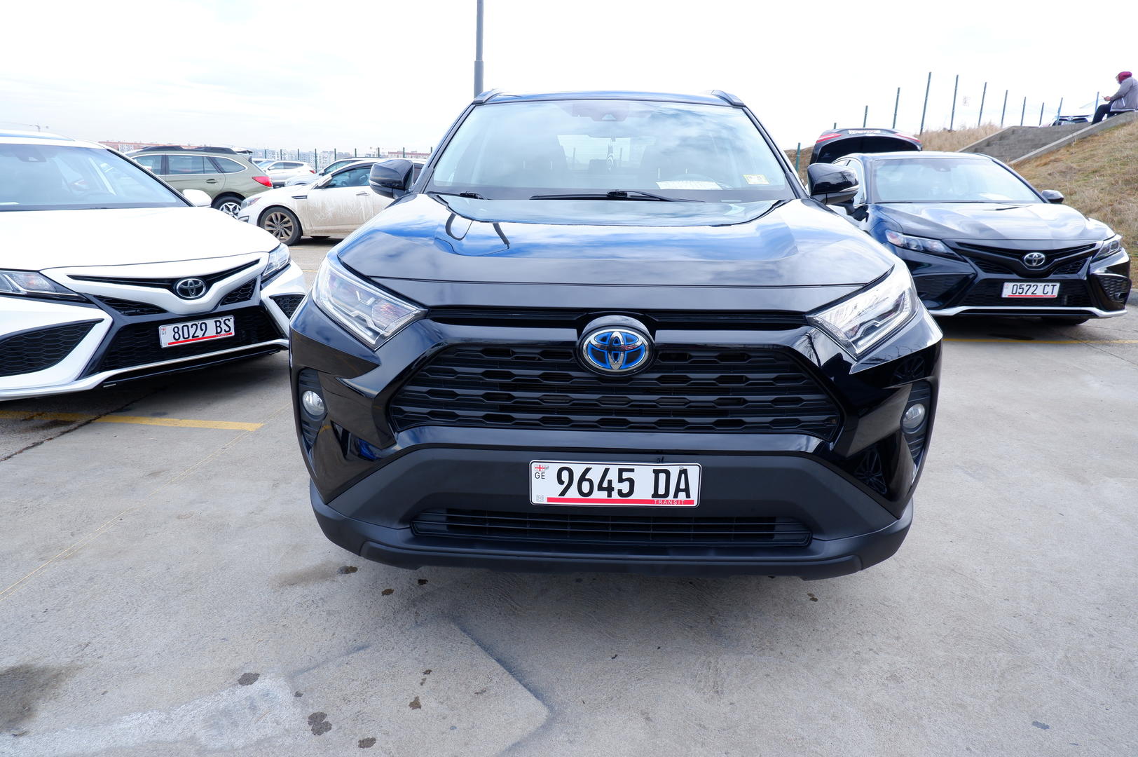 Toyota RAV4 2019 — photo 2