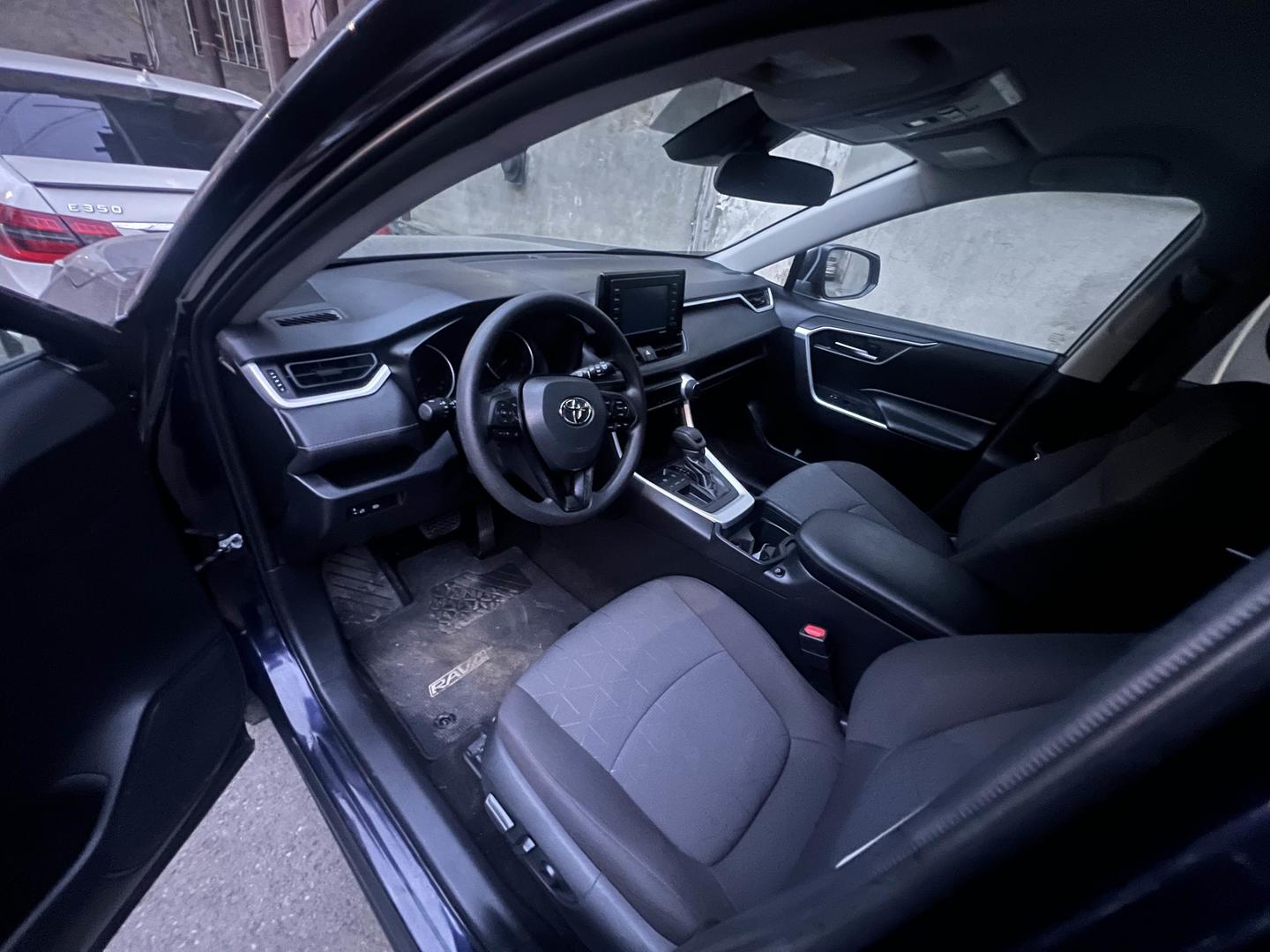 Toyota RAV 4 2020 — photo 2