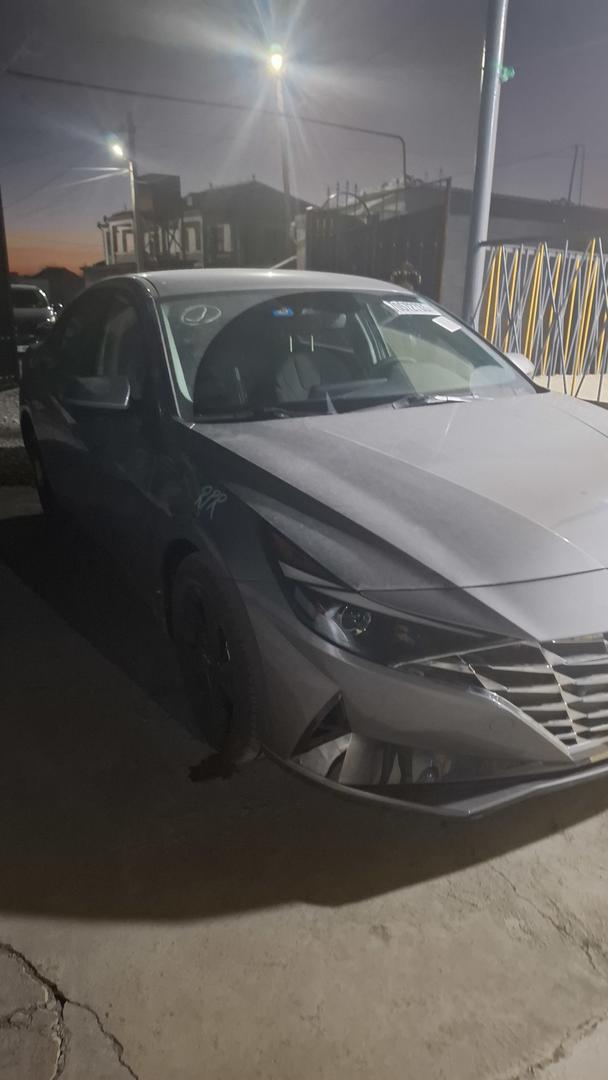 Hyundai Elantra 2023 — photo 2