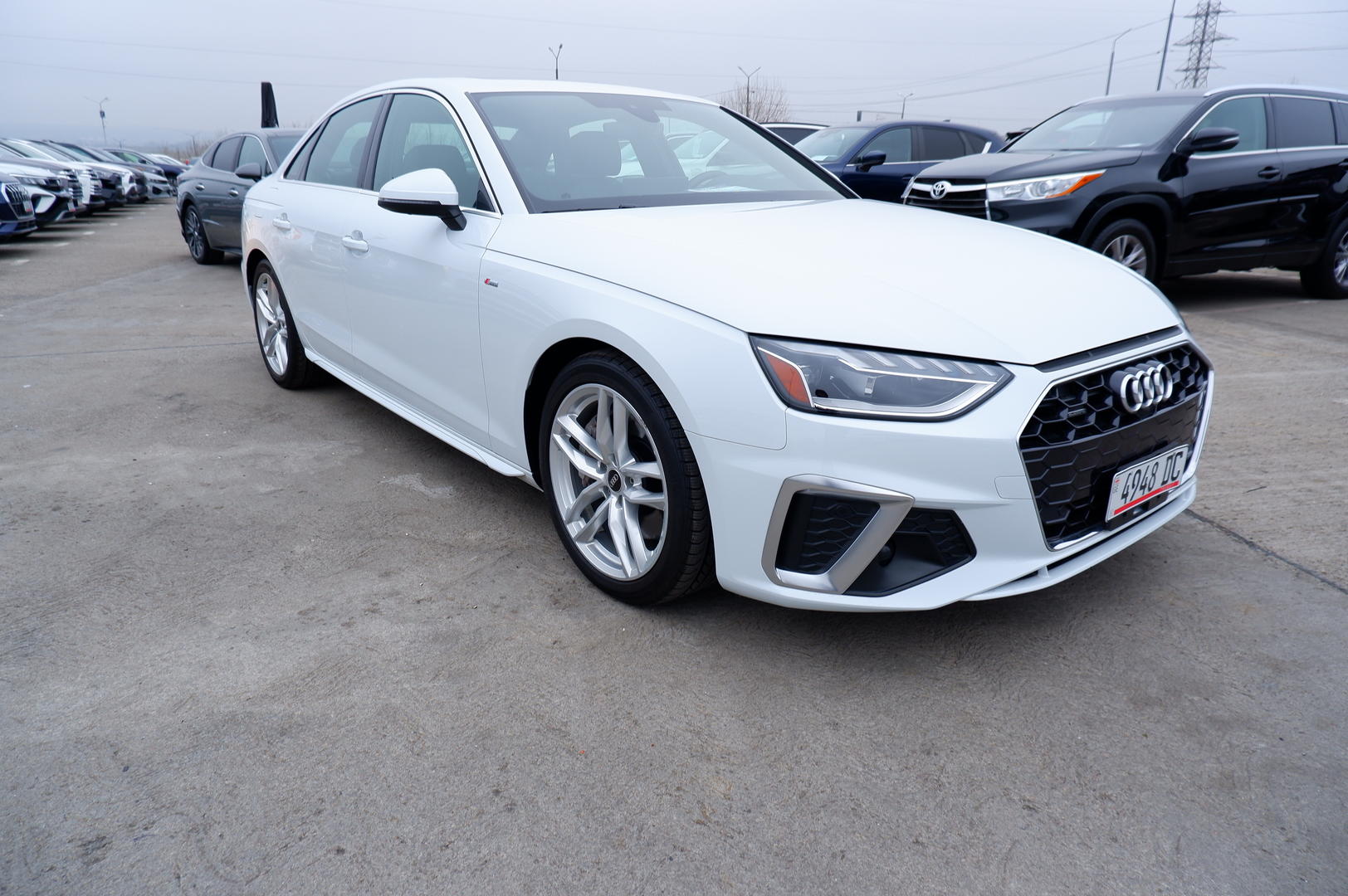 Audi A4 2022 — photo 2
