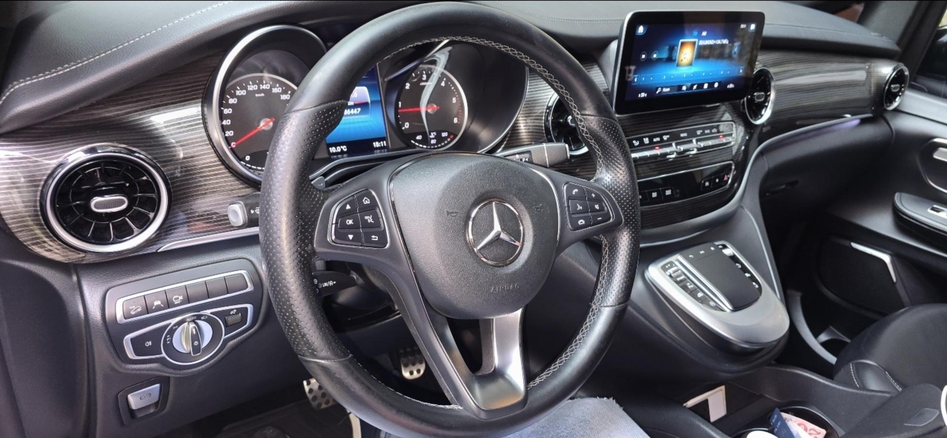 Mercedes-Benz V300 2022 — photo 2