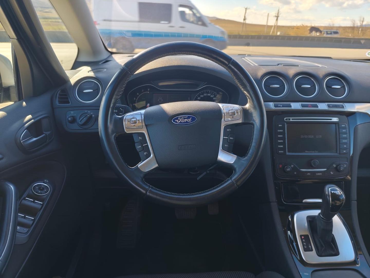 Ford S-Max 2013 — photo 2
