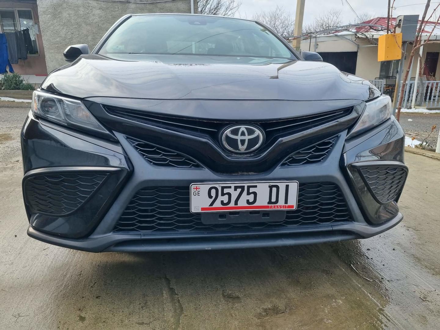 Toyota Camry 2021 — photo 2
