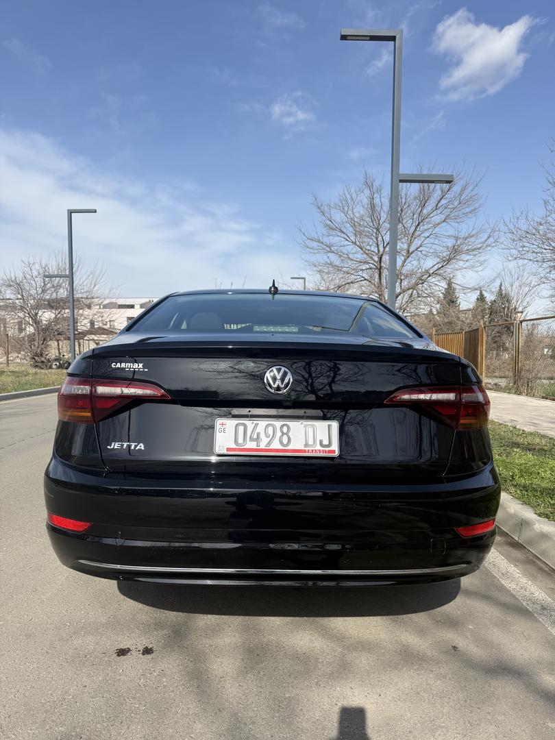 Volkswagen Jetta 2019 — photo 2