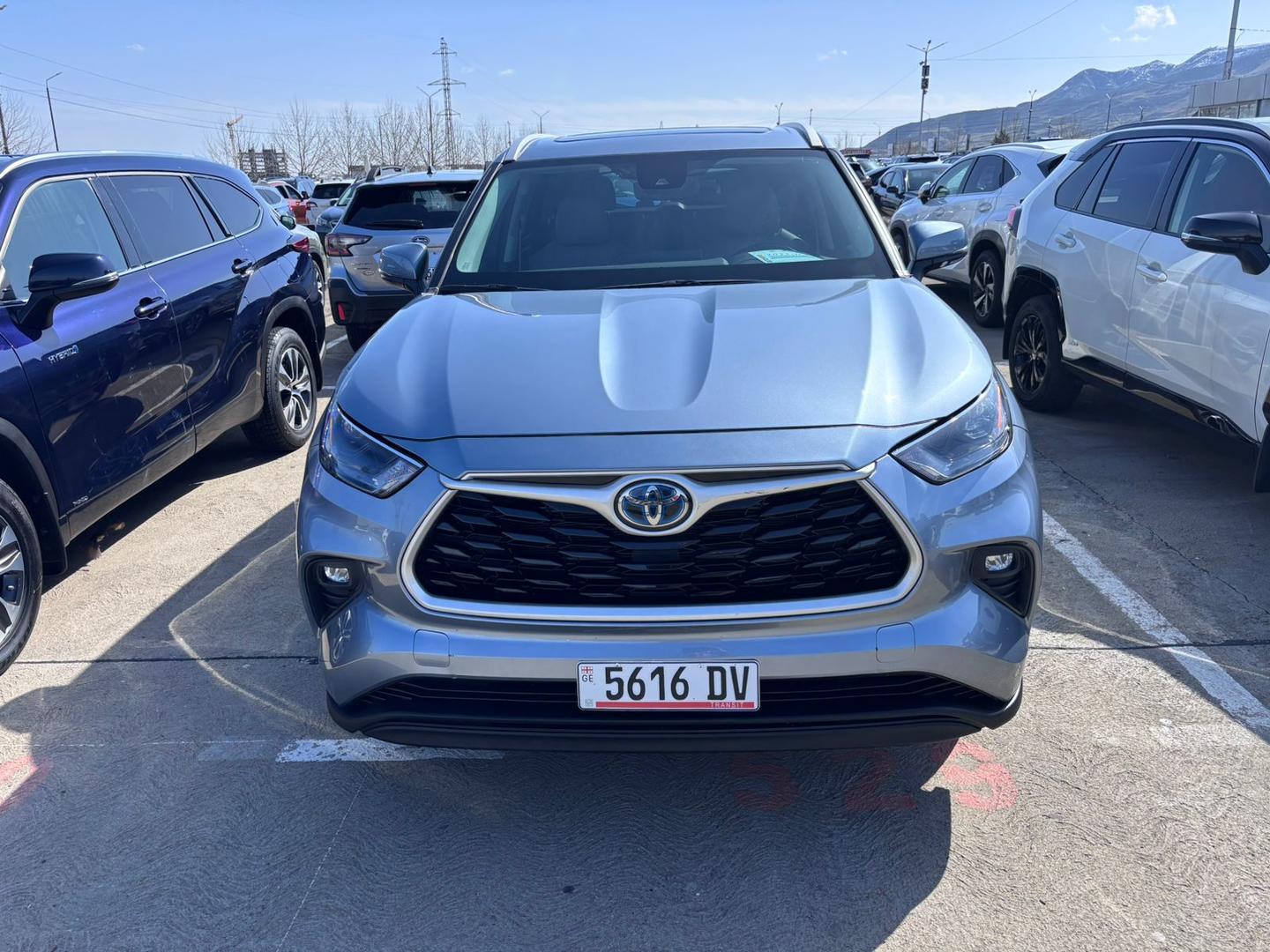 Toyota Highlander 2023 — photo 2