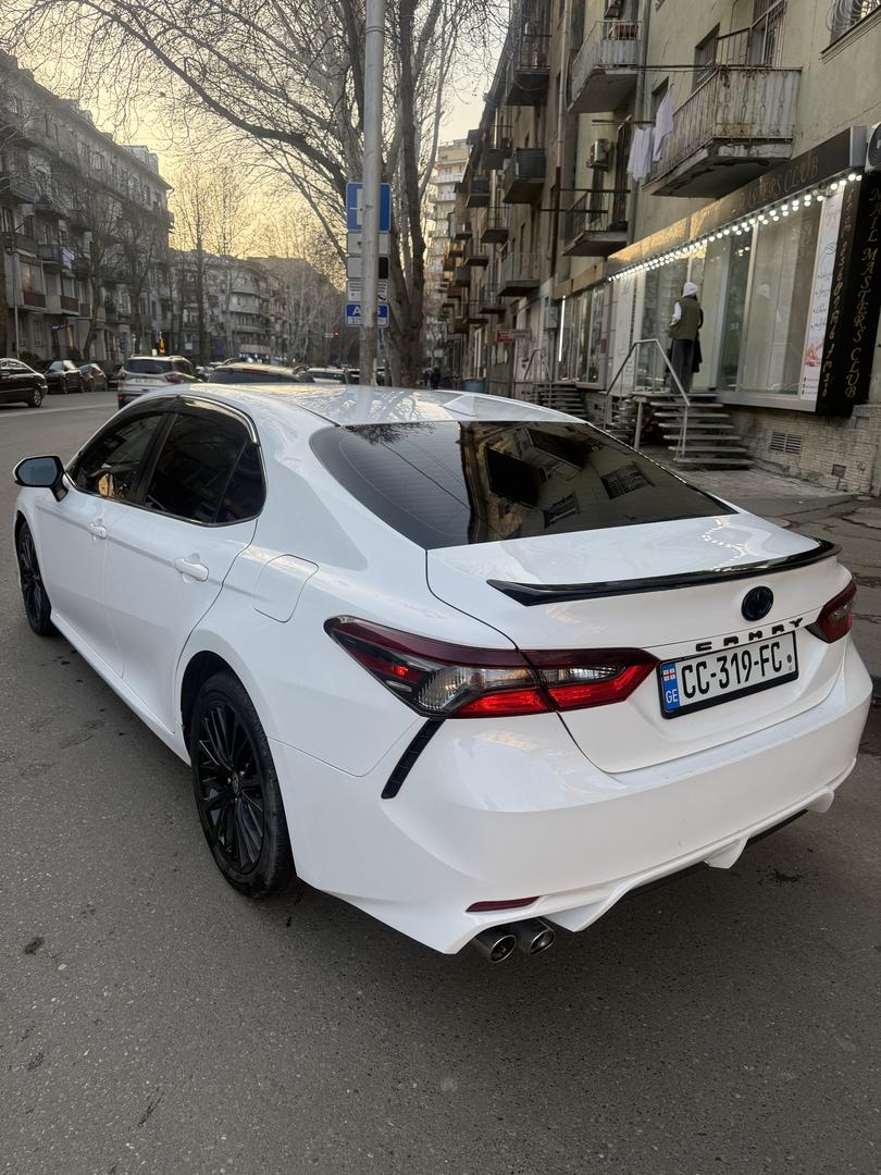 Toyota Camry 2021 — photo 2