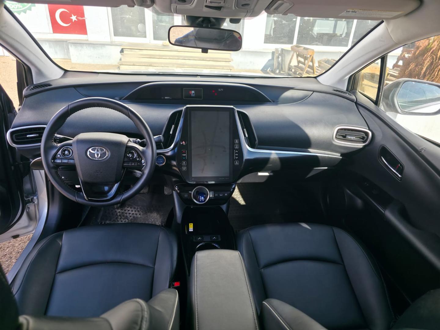 Toyota Prius Prime 2022 — photo 2
