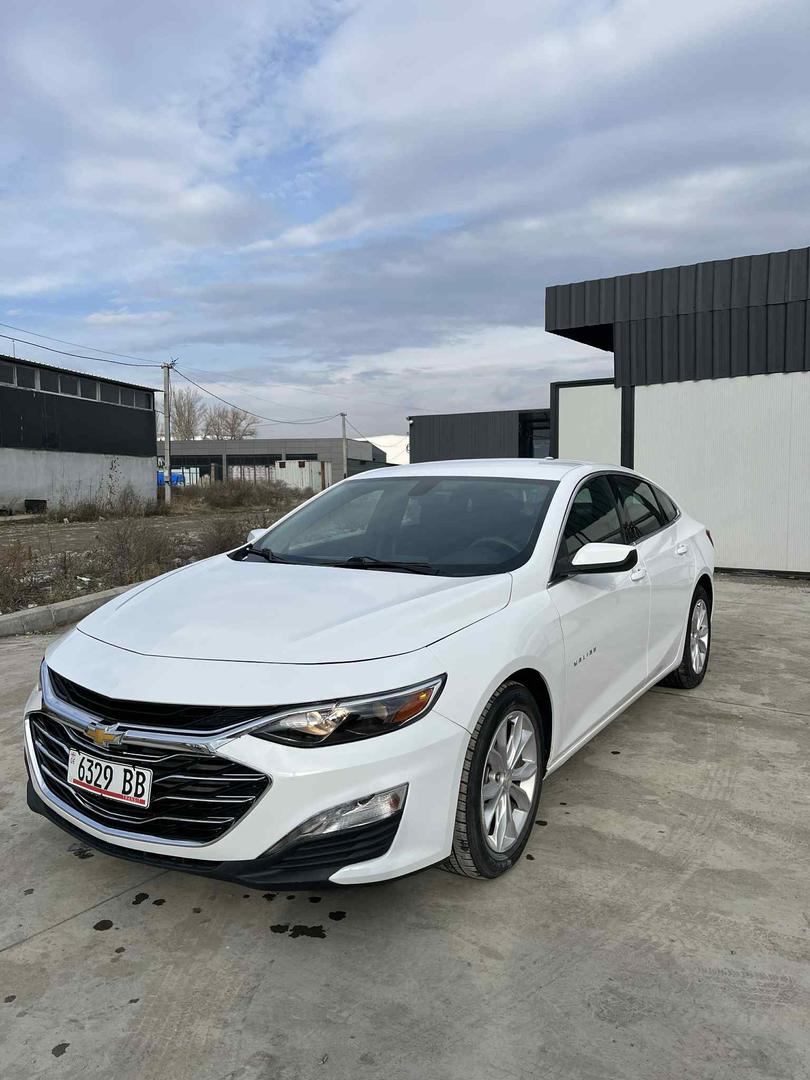 Chevrolet Malibu 2022 — photo 2