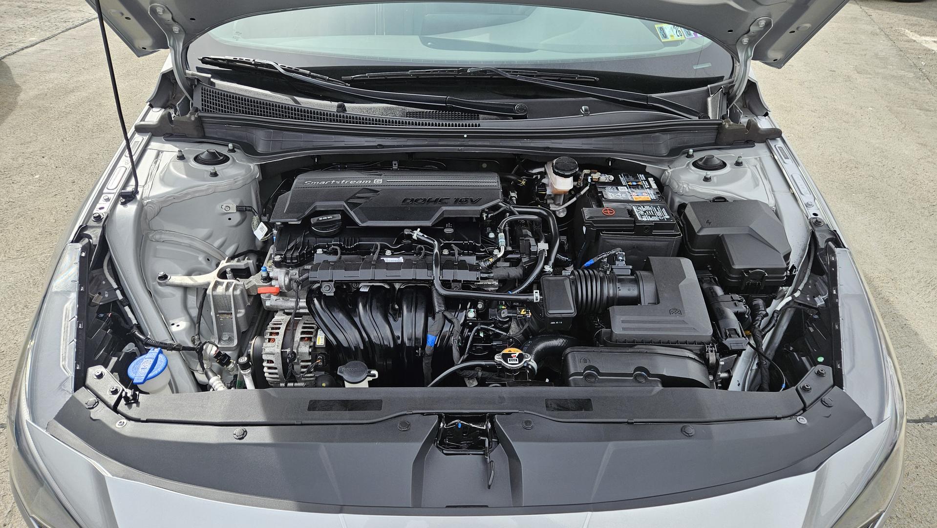 Hyundai Elantra 2022 — photo 2