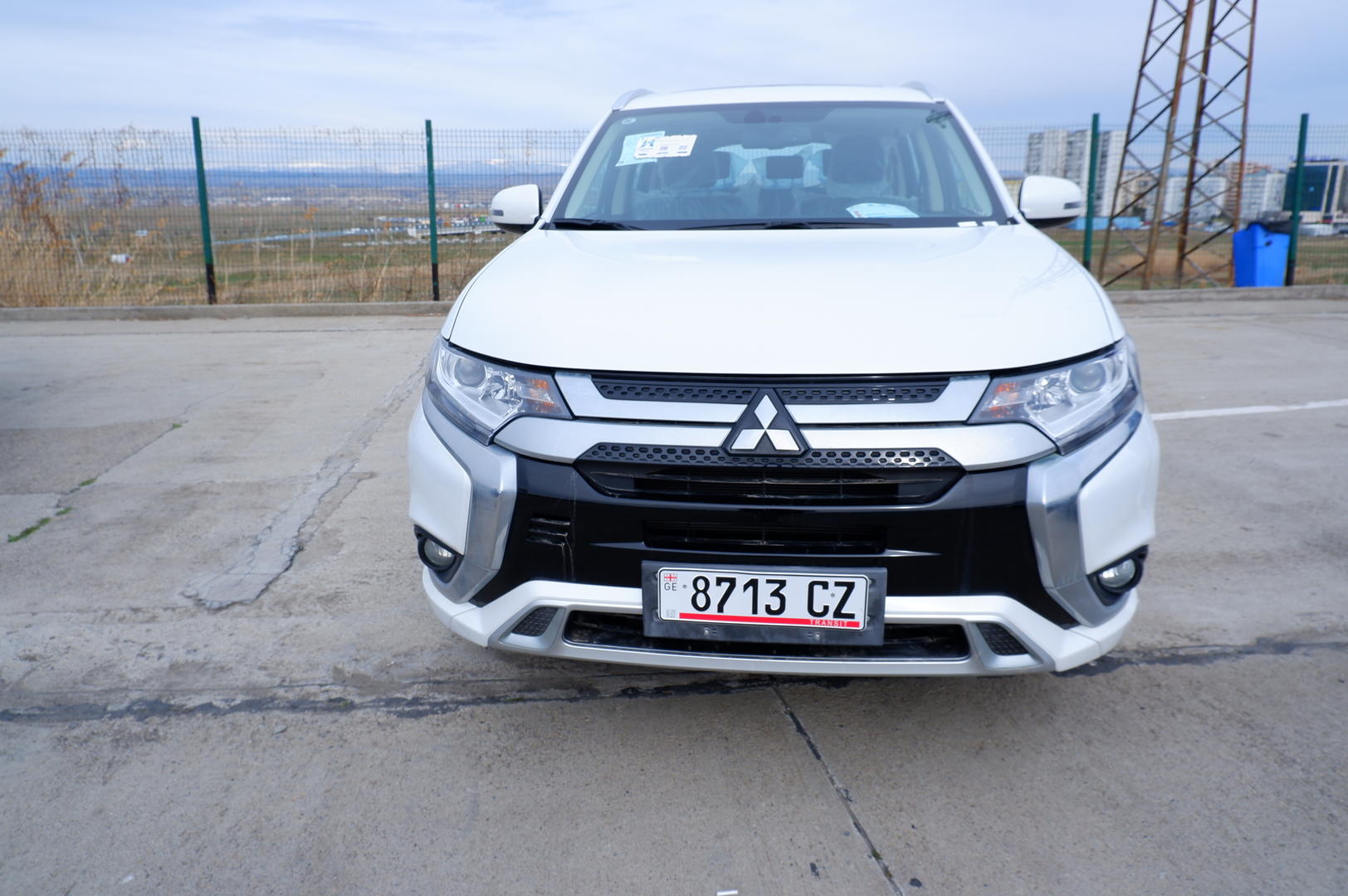 Mitsubishi Outlander 2022 — photo 2