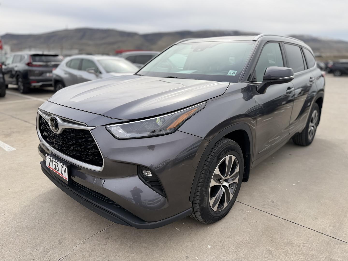 Toyota Highlander 2023 — photo 2