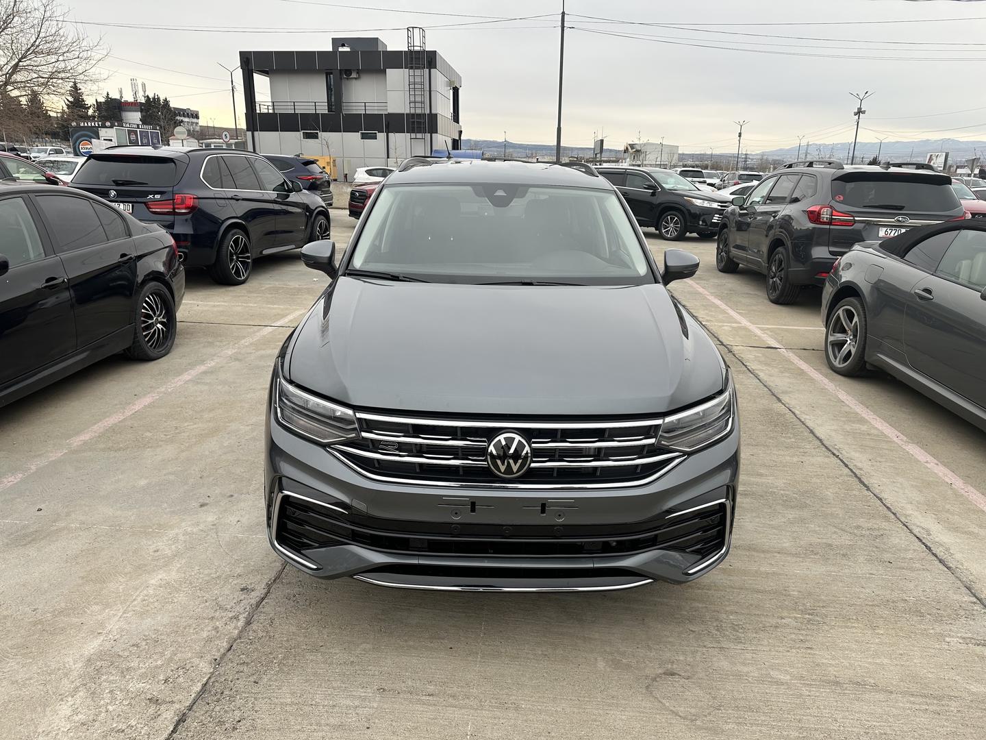 Volkswagen Tiguan 2023 — photo 2