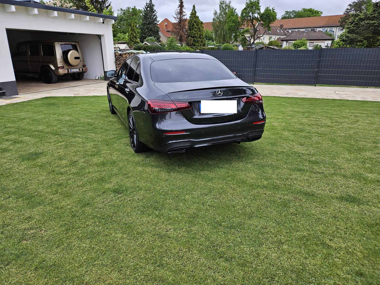 Mercedes-Benz E 300 2022 — photo 2