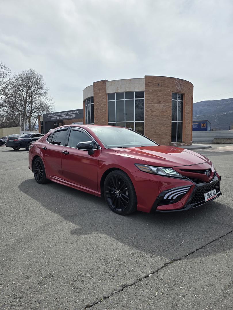 Toyota Camry 2022 — photo 2