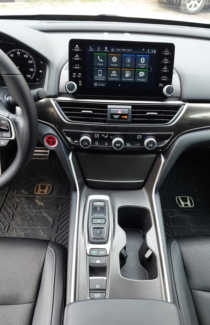 Toyota Prius 2023 — photo 2