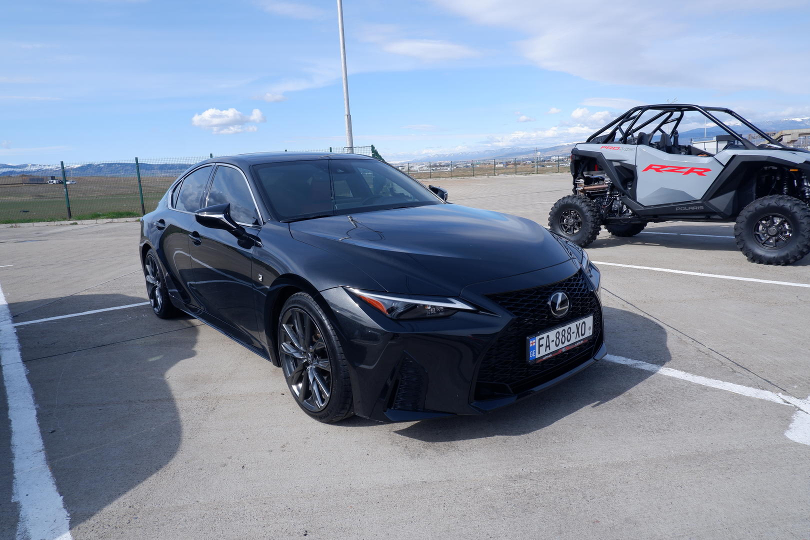 Lexus IS 350 2023 — photo 2