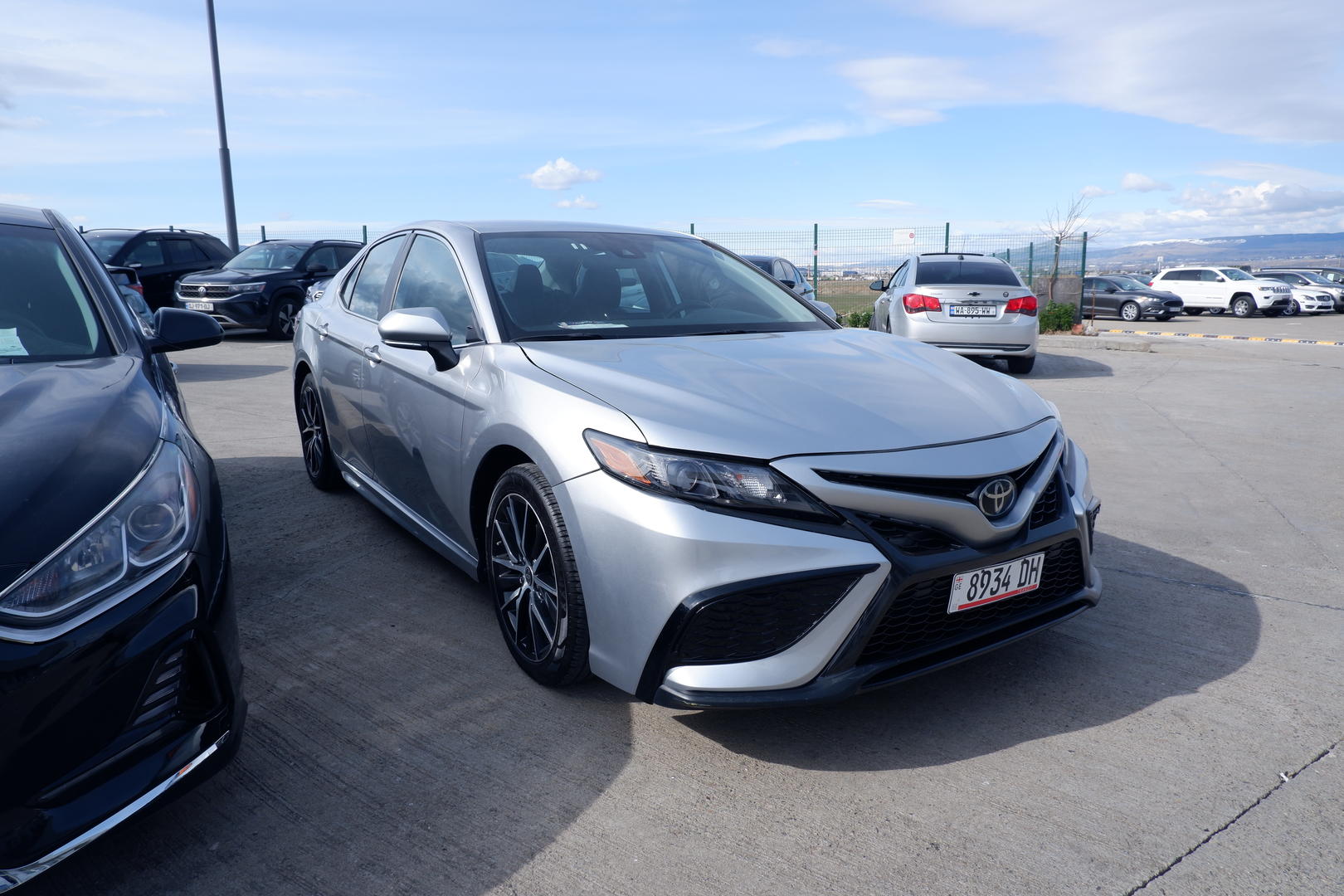 Toyota Camry 2022 — photo 2