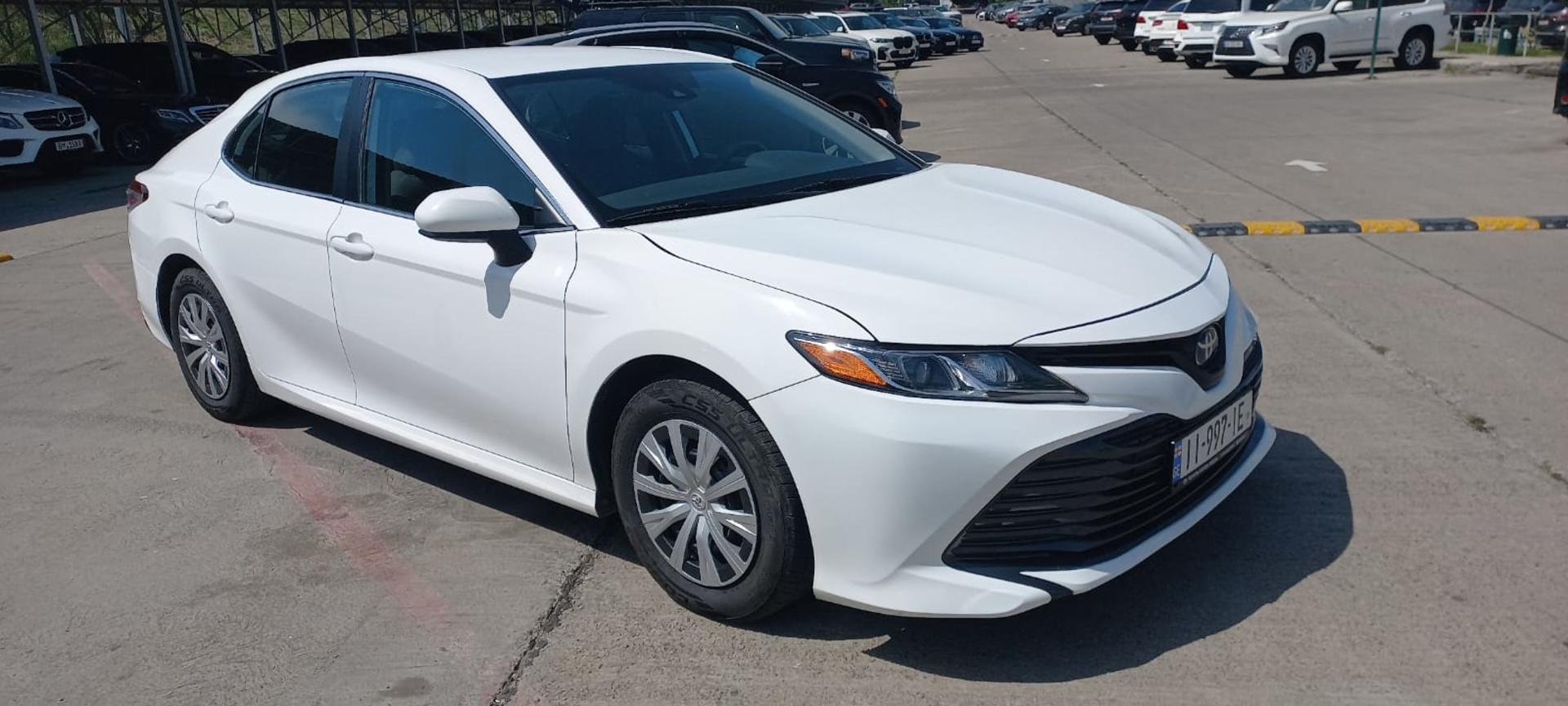 Toyota Camry 2019 — photo 2