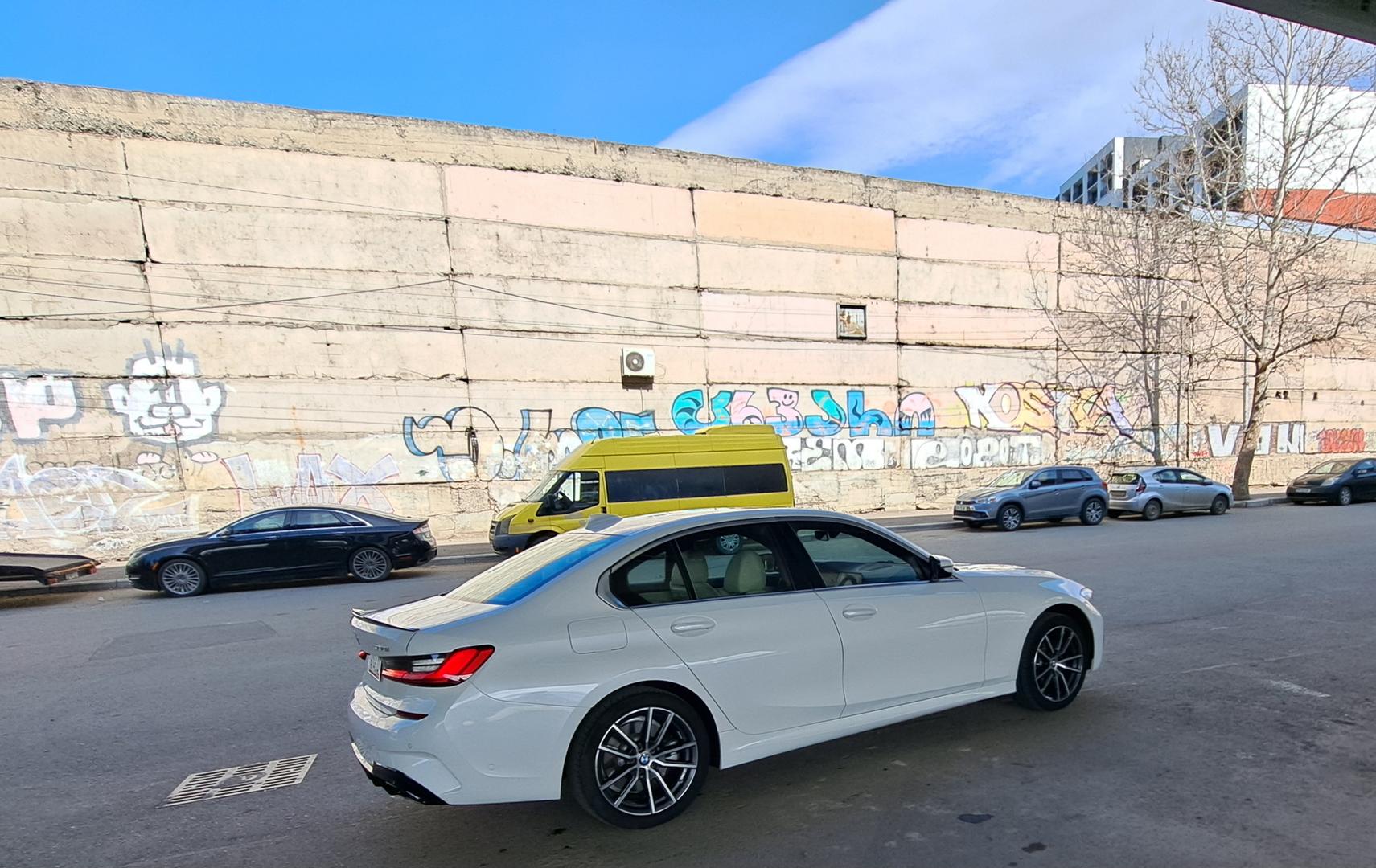 BMW 330 2021 — photo 2