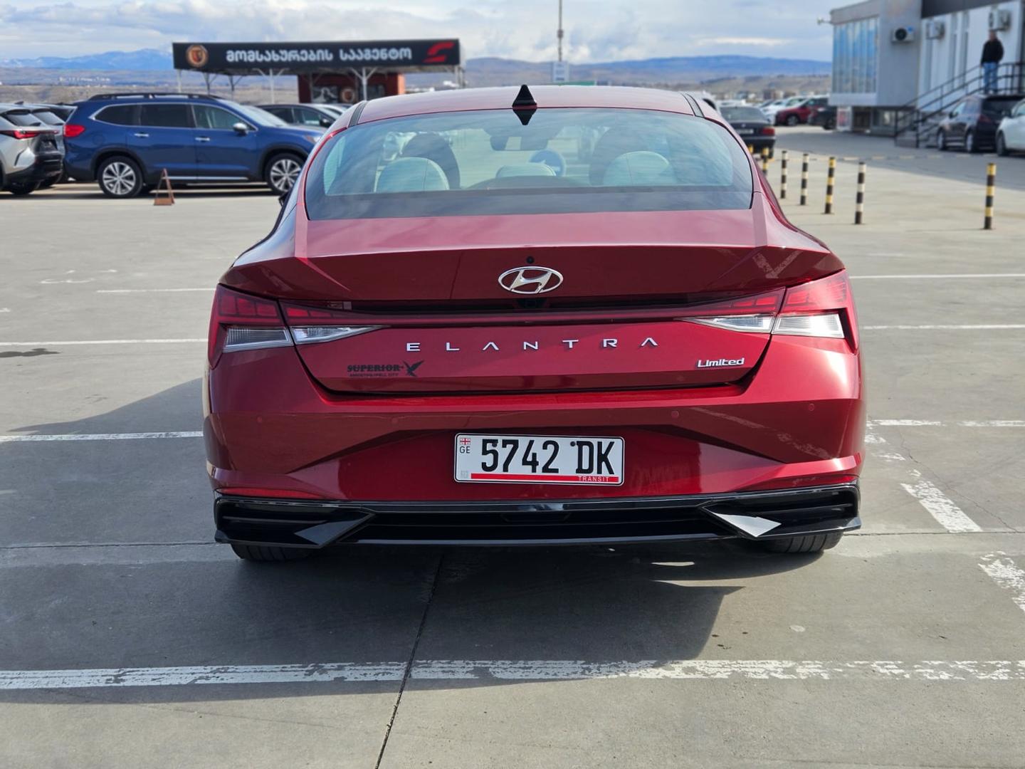 Hyundai Elantra 2023 — photo 2