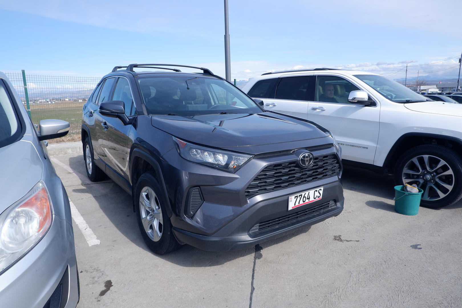 Toyota RAV4 2019 — photo 2