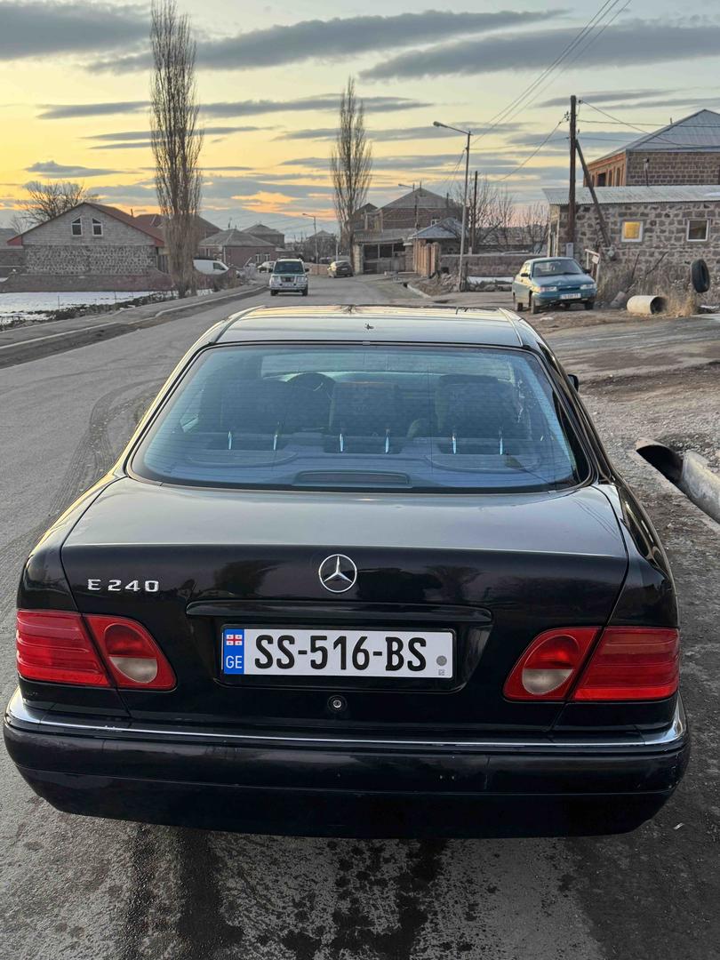 Mercedes-Benz E 240 1999 — photo 2