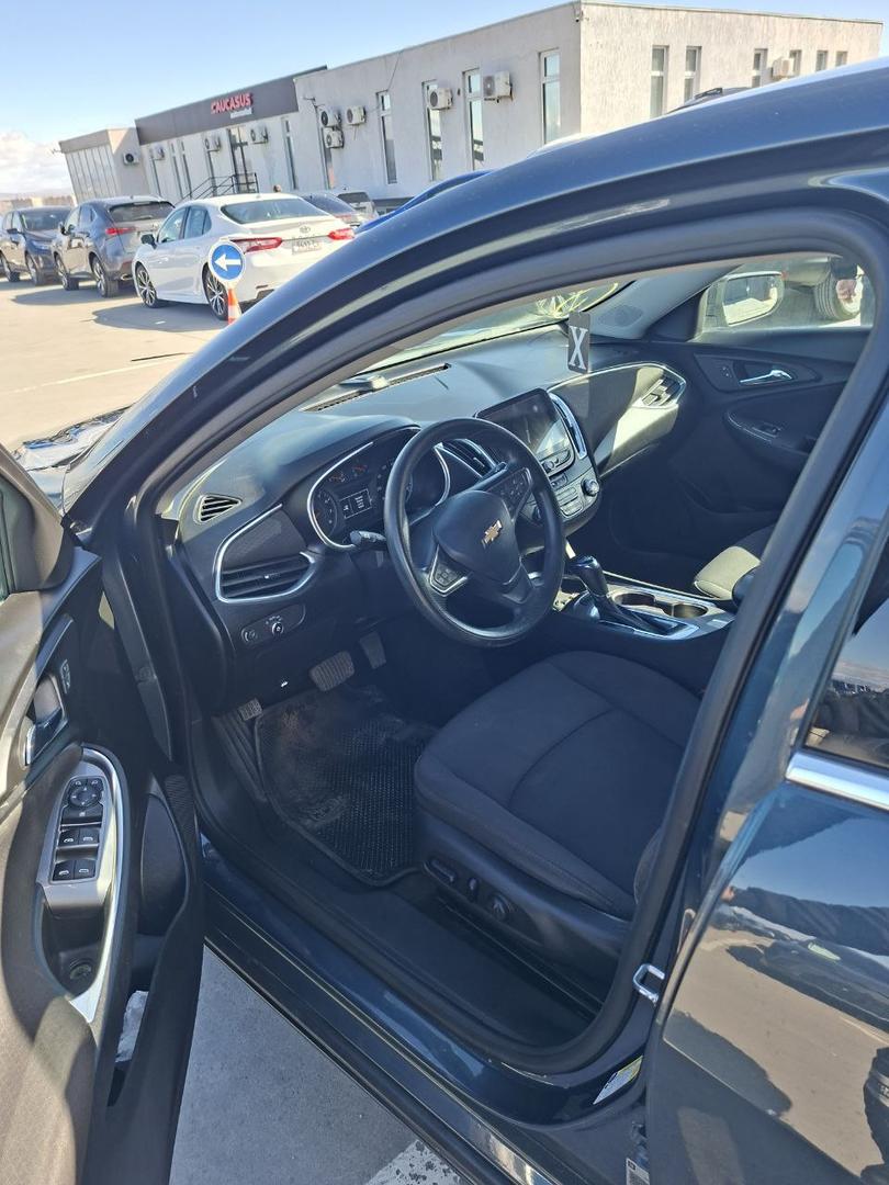 Chevrolet Malibu 2020 — photo 2