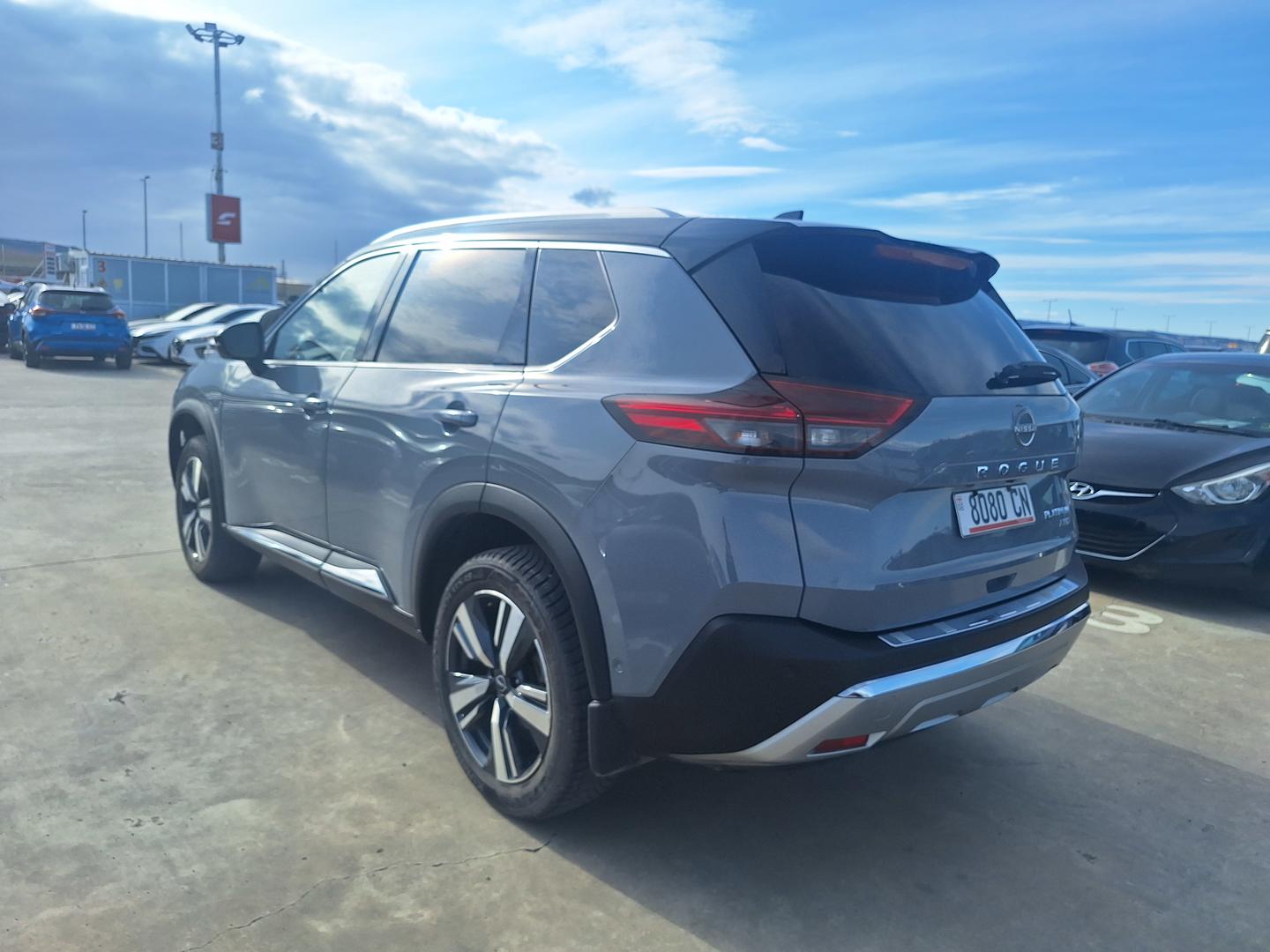 Nissan Rogue 2023 — photo 2