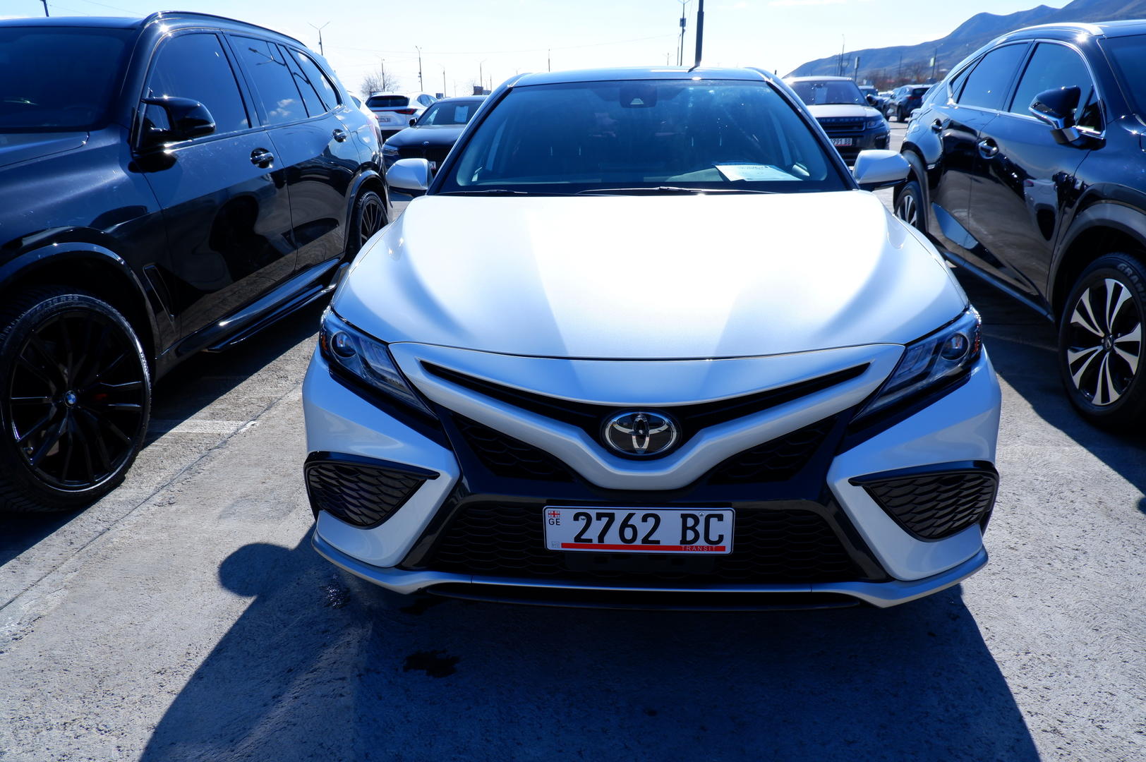 Toyota Camry 2023 — photo 2