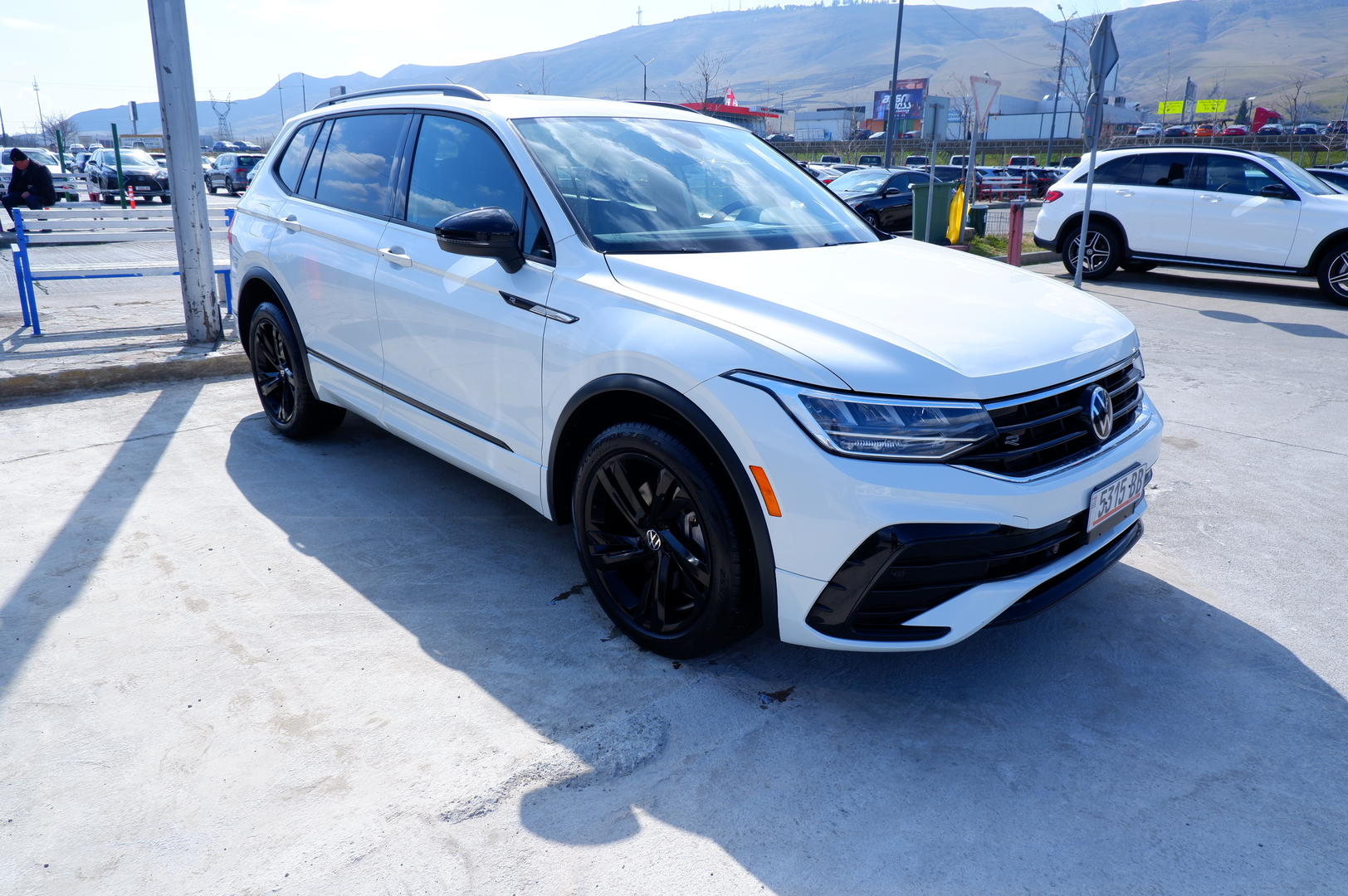 Volkswagen Tiguan 2023 — photo 2
