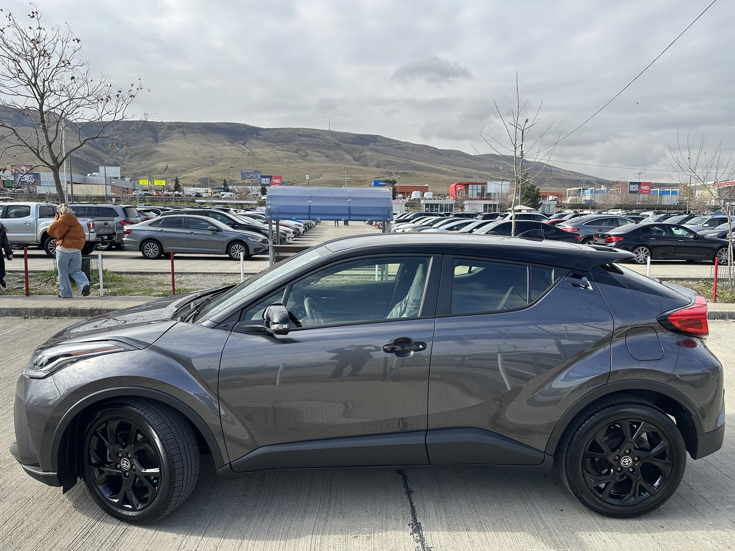 Toyota C-HR 2022 — photo 2