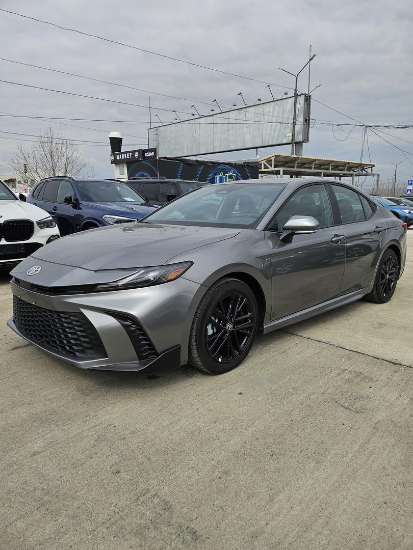 Toyota Camry 2025 — photo 2