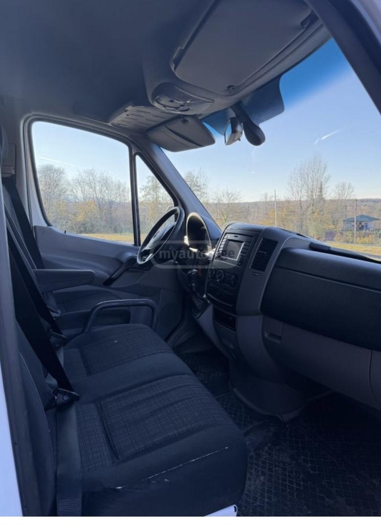 Mercedes-Benz Sprinter 2027 — photo 2