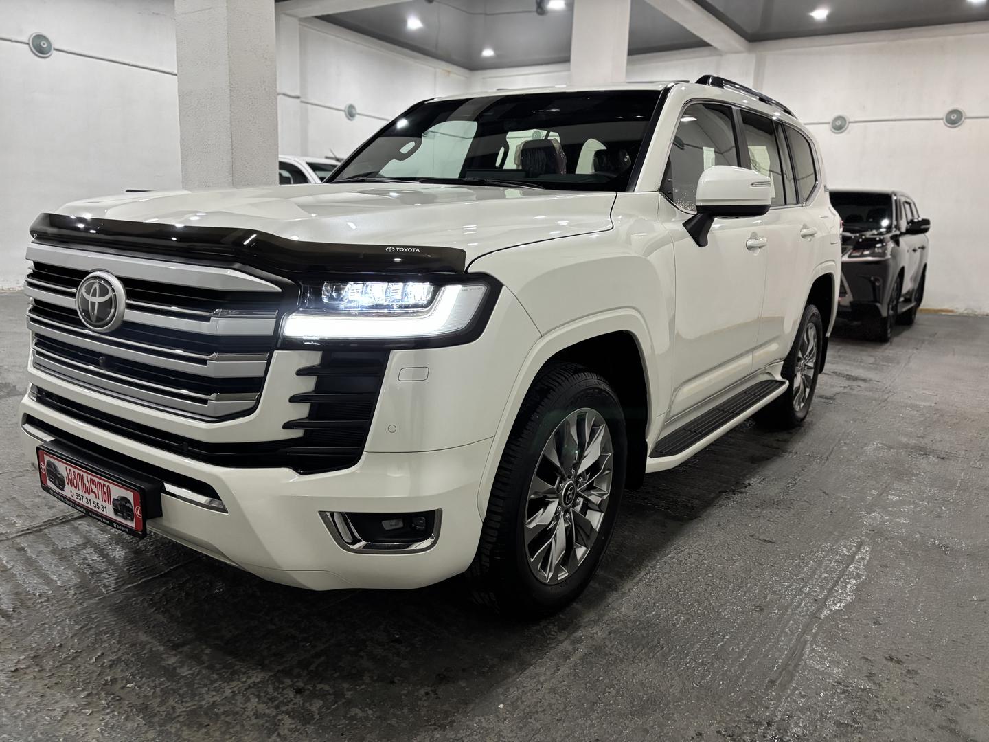 Toyota Land Cruiser 300 2022 — photo 2