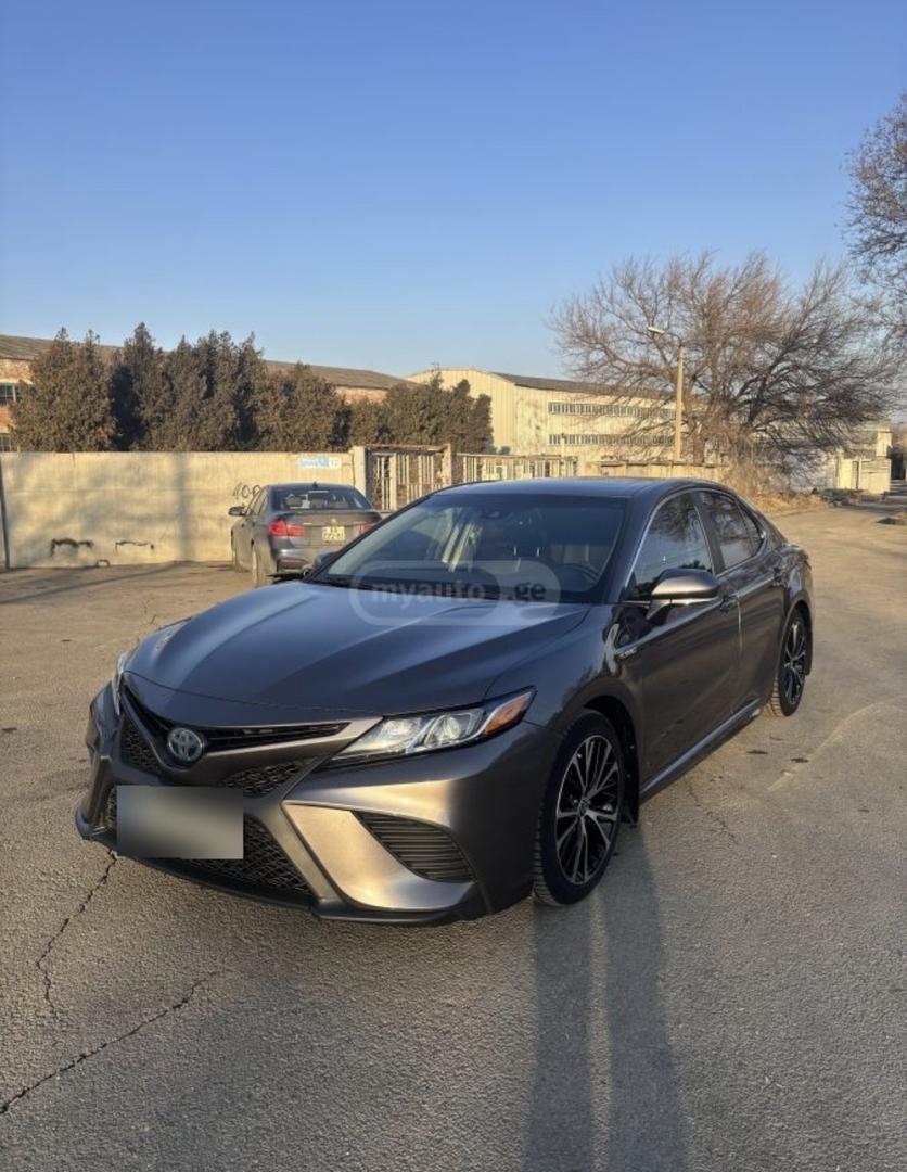 Toyota Camry 2018 — photo 2