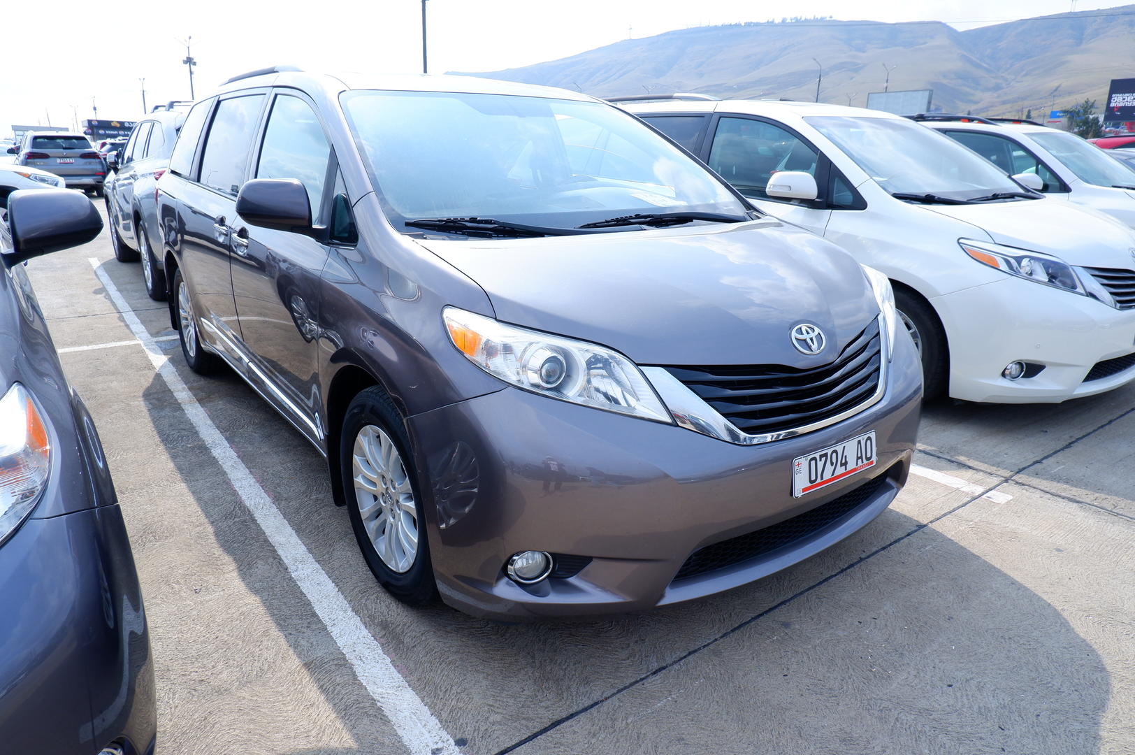 Toyota Sienna 2016 — photo 2