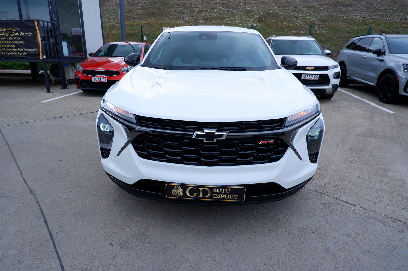 Chevrolet Trax 2023 — photo 2