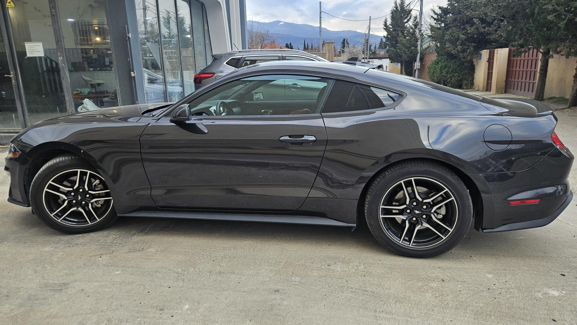 Ford Mustang 2022 — photo 2