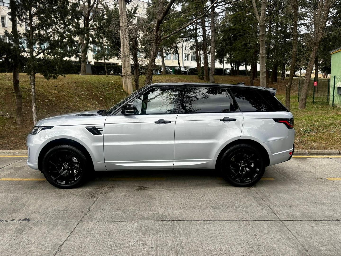 Land Rover Range Rover Sport 2021 — photo 2