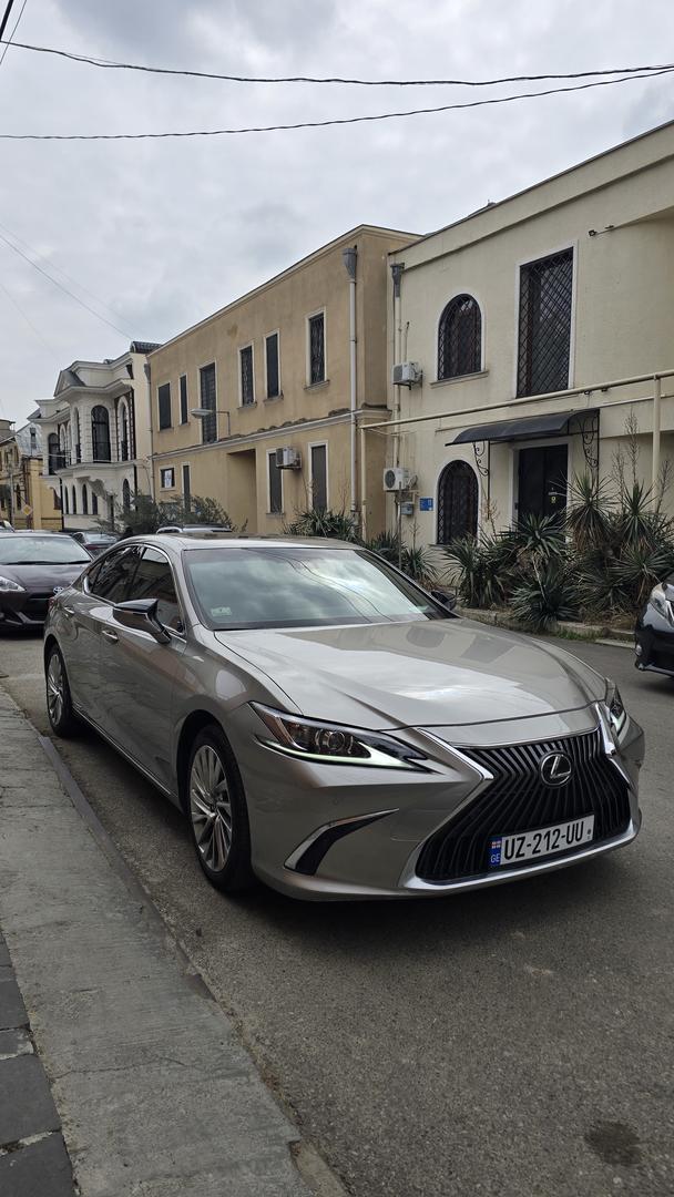 Lexus ES 300 2021 — photo 2