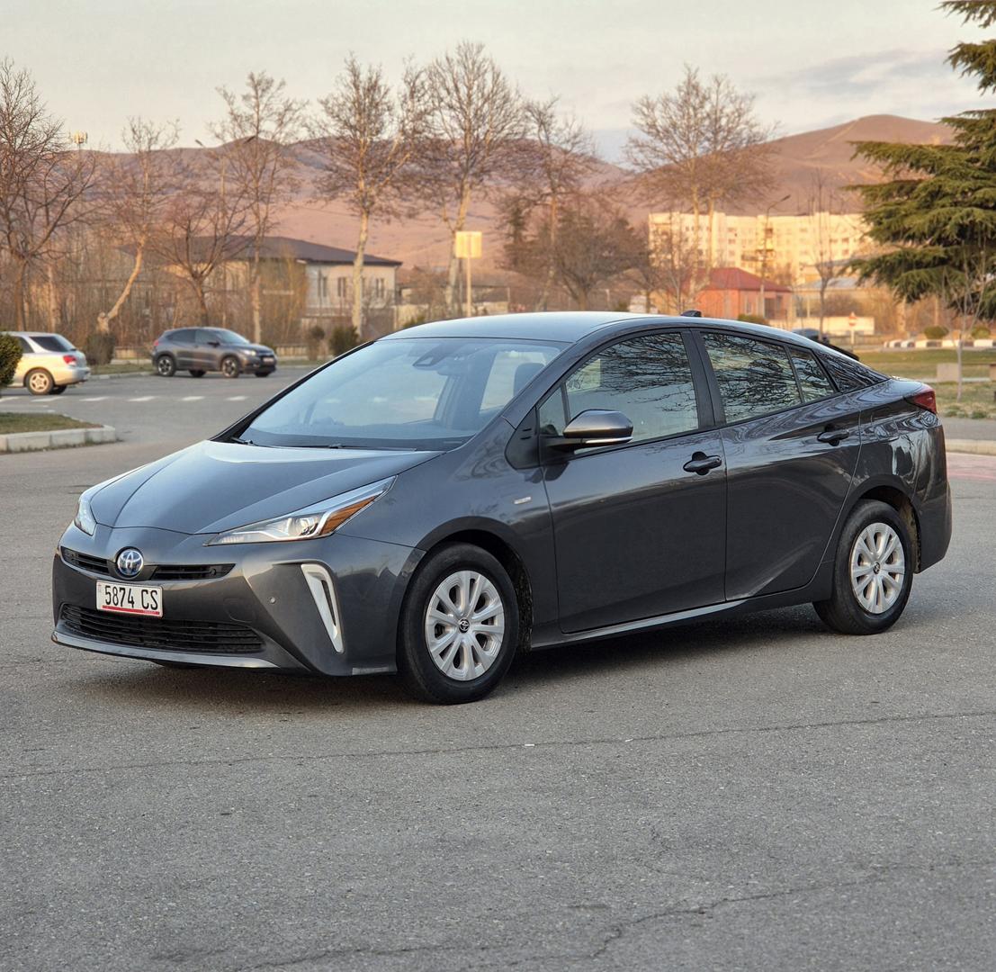Toyota Prius 2021 — photo 2