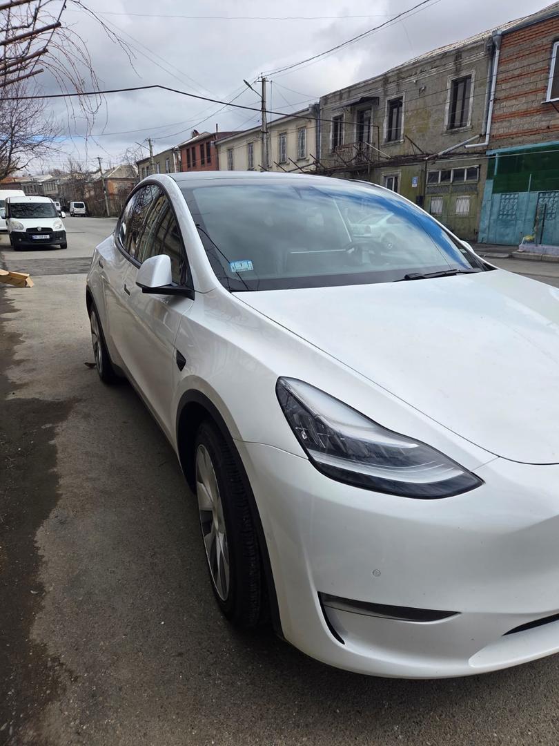 Tesla Model Y 2020 — photo 2