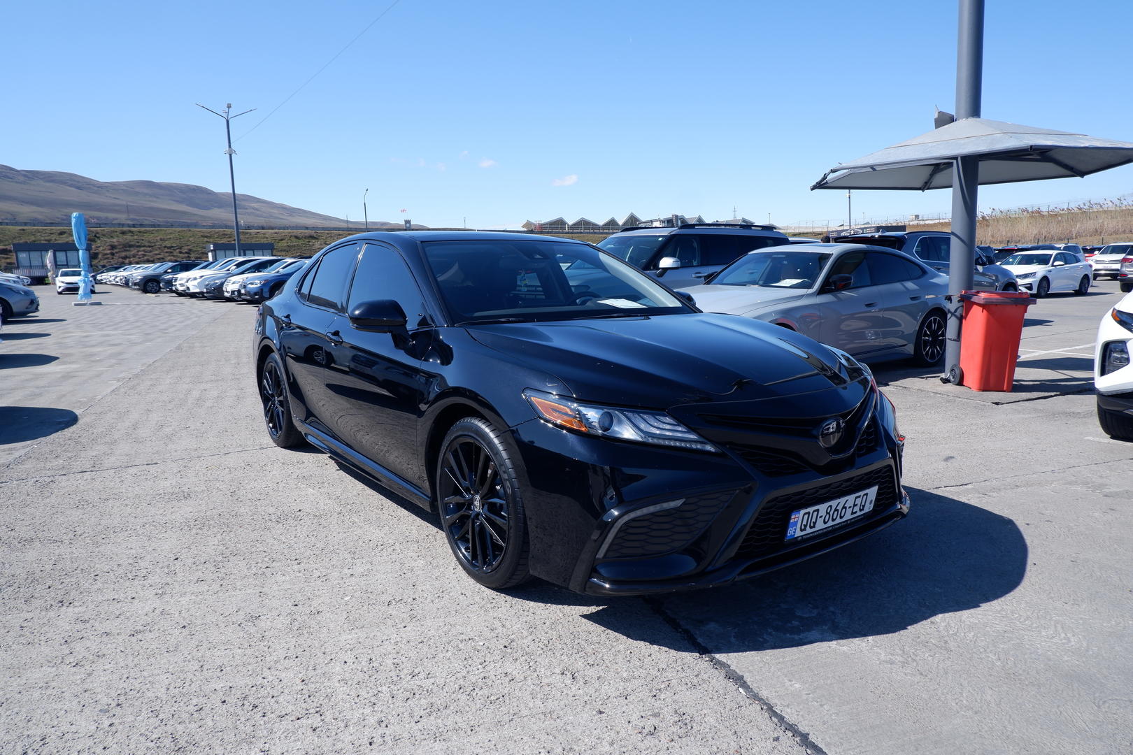 Toyota Camry 2022 — photo 2